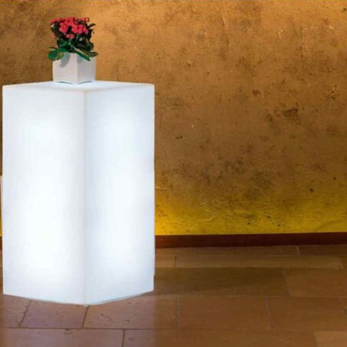 Lampada da appoggio decorazione interno esterno in resina 40x40 H 80 in vari colori cm mod. Youcube